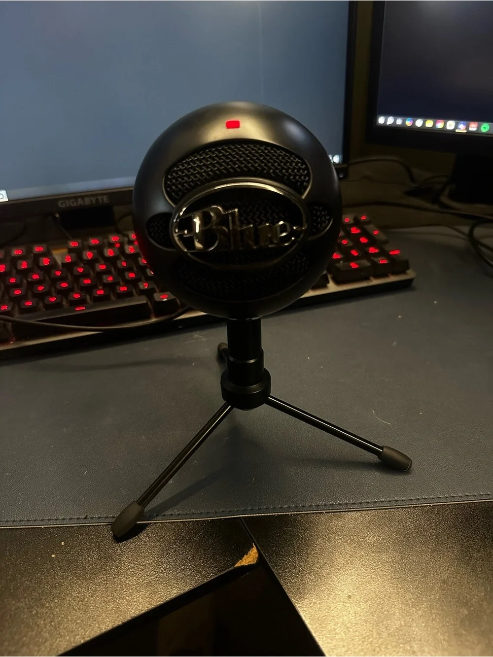 Snowball Black USB Microphone with Micro-Tripod -